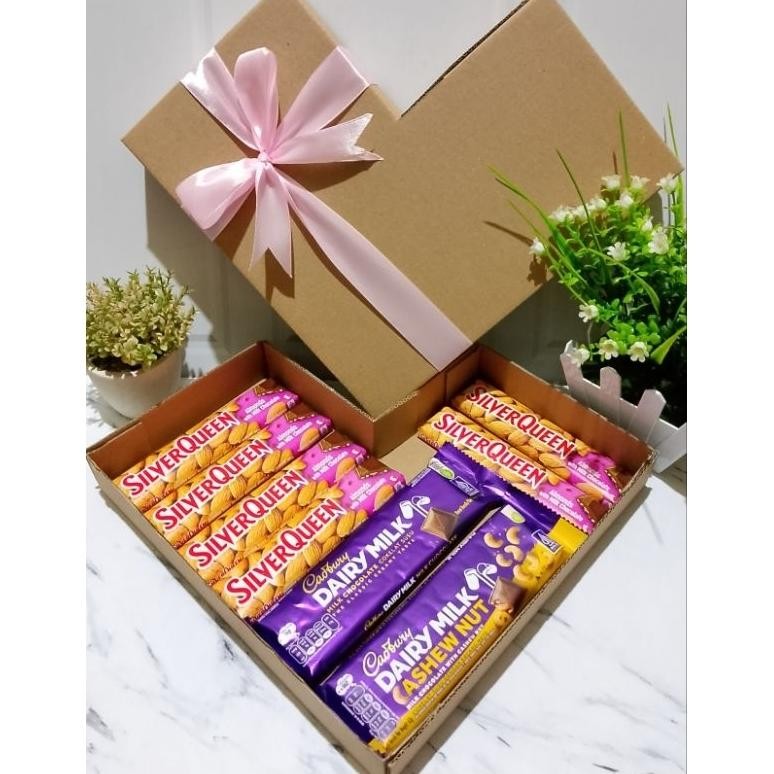 

SPECIAL HAMPERS COKLAT LOVE VALENTINE KADO ULANG TAHUN ANIVERSARY WISUDA CEWEK COWOK u-45