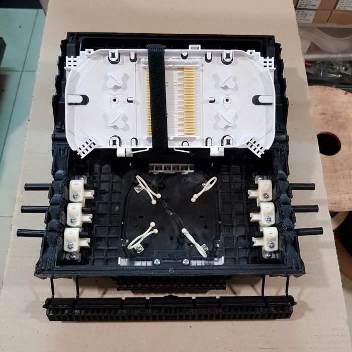 joint closure aerial 8 core / ODP closure 24 core / joint closure fo