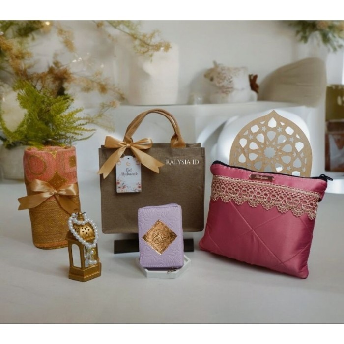 

BISA GOSEND - HAMPERS MUKENA KATUN SATIN KANVAS BAG / HAMPERS IDUL FITRI / LEBARAN /KADO HADIAH PERNIKAHAN / GRADUATION / WEDDING / KADO ULANG TAHUN / BIRTHDAY / KADO PACAR / BESTIE / PENGAJIAN / UMROH HAJI / HADIAH WISUDA / KADO HARI GURU / HARI IBU