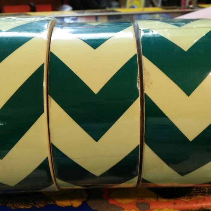 

SCOTHLITE SKOTLET FOSFOR PANAH-GLOW IN THE DARK 2" X 10 MTR NON 3M