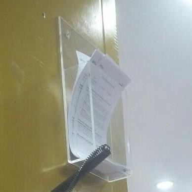 

akrilik tempat brosur kertas a4 bank tempel tembok