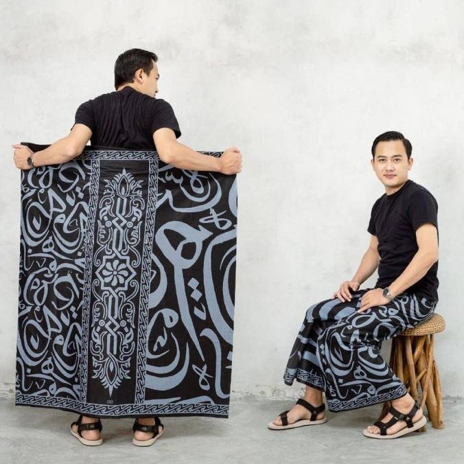 Miliki Sarung Pria Motif Kaligrafi Kufi Batik Palaikat Sarung Pondok Sholat