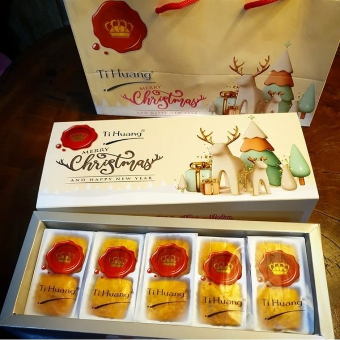 

Kue Hadiah Natal Christmas Gift Hampers Pineapple Taart Ti Huang