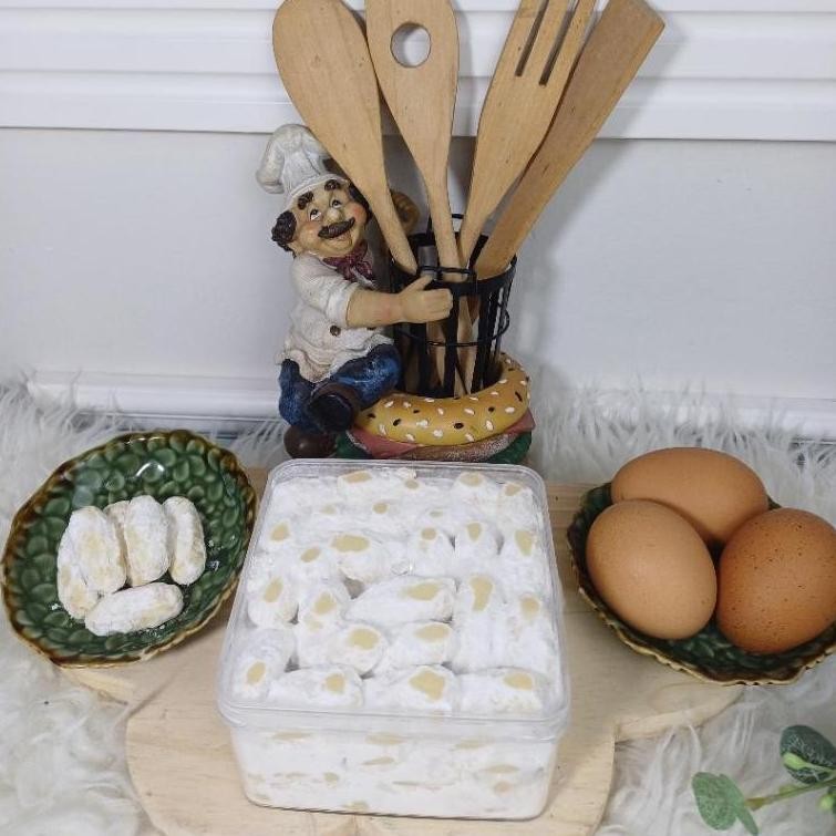 

Kue kering Nastar / Keju / Putri salju / Coklat mede / Sagu keju 300gr