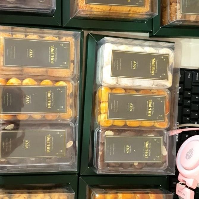 

Paket Hampers 3 kue kering nastar kastangel almond cookies putri salju H24M