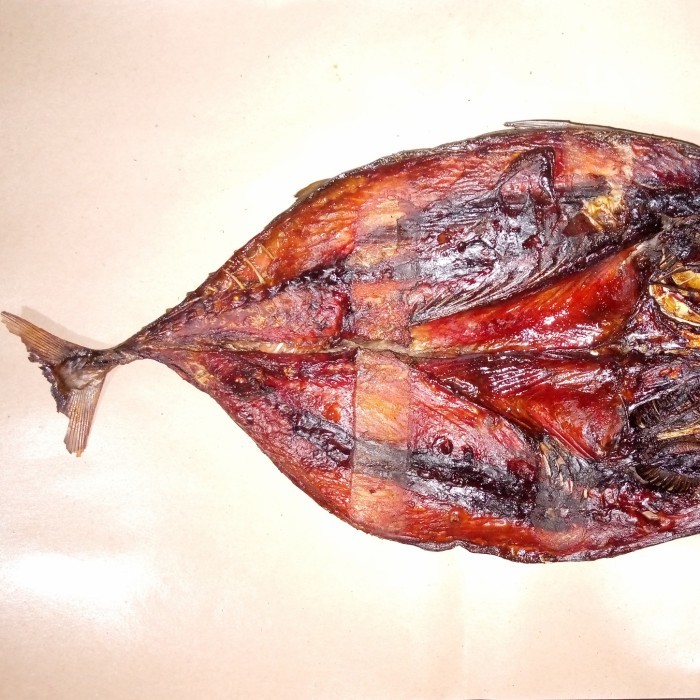

IKAN CAKALANG ASAP 1KG
