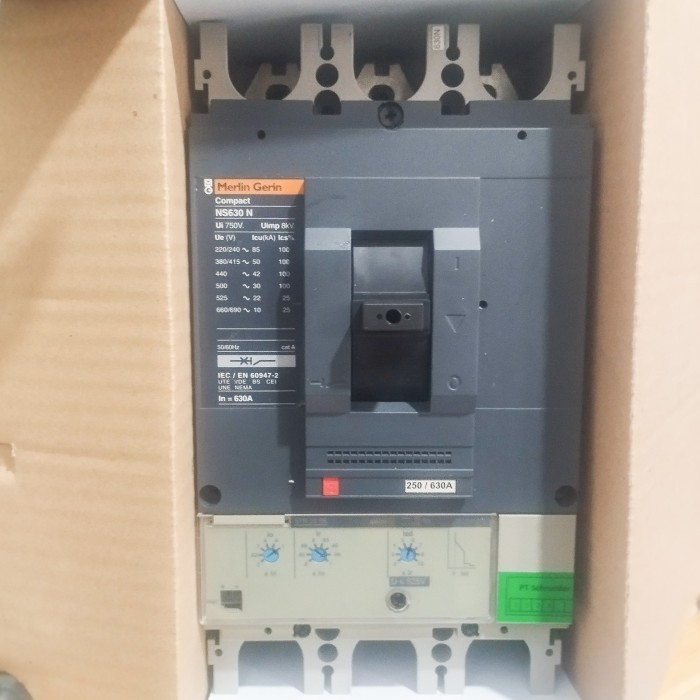 MCCB MERLIN GERIN/ SCHNEIDER NS630N 630A 3P