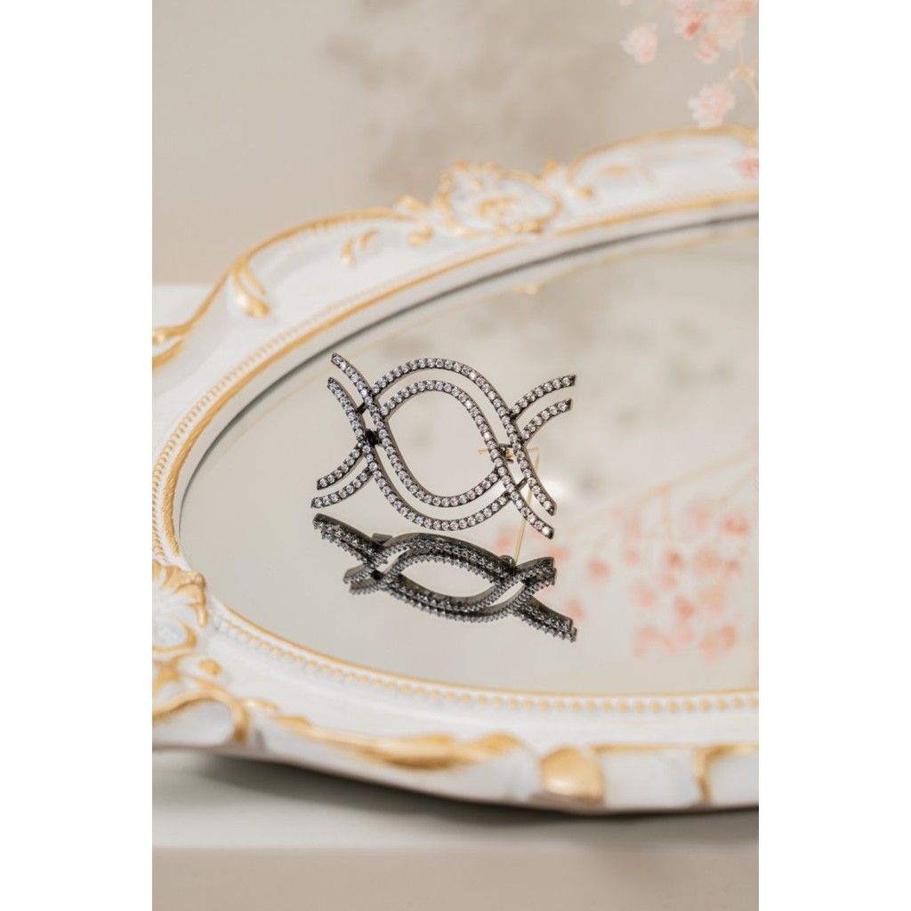 Wearing Klamby - Aruna Brooch