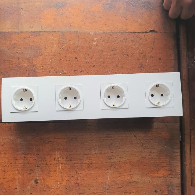 Stopkontak 4 Lubang/Lobang Schneider Vivace / Stop Kontak 4 Lubang IB