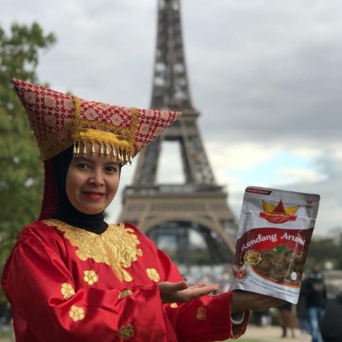 

Rendang Arumi Daging Sapi Khas Padang Kaya Rempah Rempah Ukuran 1/2 Kg