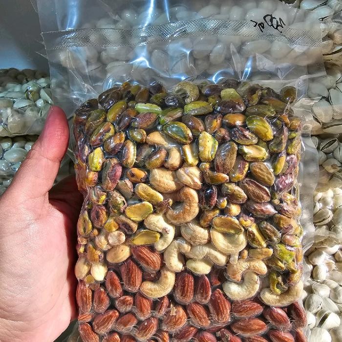 

terbaru !!! mix roasted 3 macam 300gram almond, pistachio kupas & mede ready