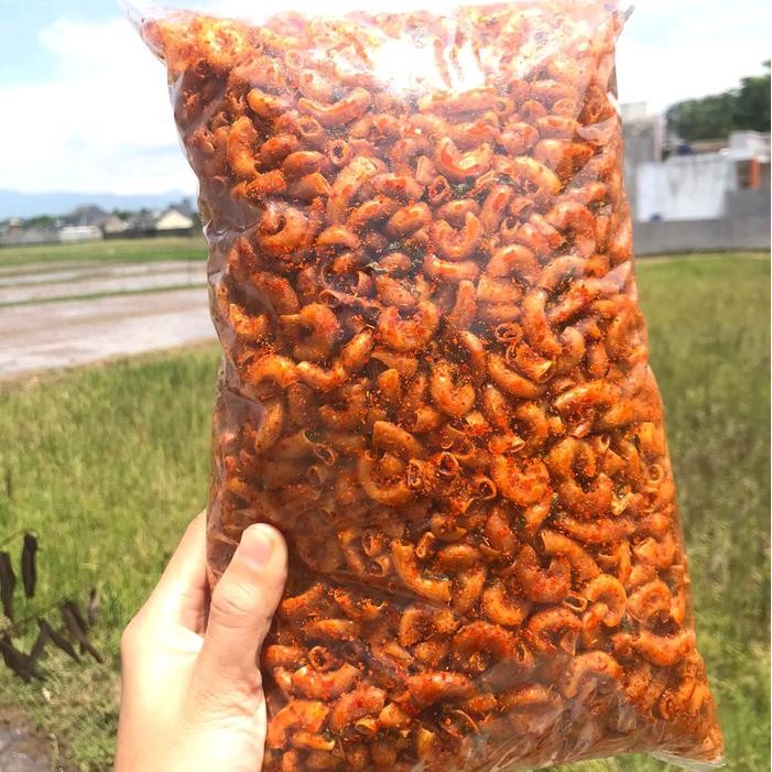 

FREE ONGKIR MAKARONI CIKRUH DAUN JERUK 1/2kg CEMILAN ENAK GURIH PEDAS Food Snacks