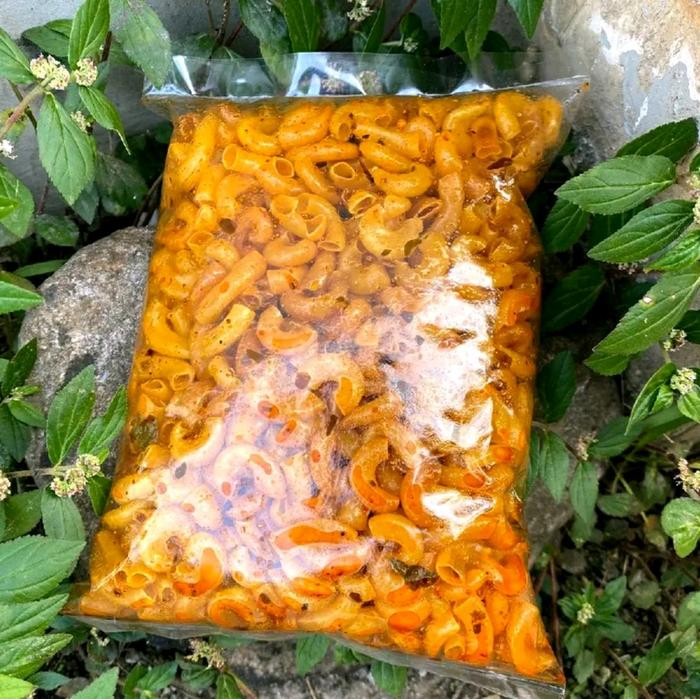 

SALE Makaroni Cikruh 1000Gram Pedas Daun Jeruk Snack Keripik Camilan Makanan Food