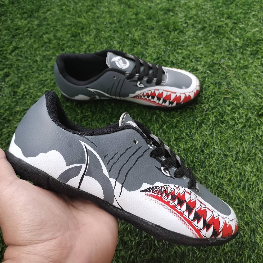 Segera Dapatkan.. Sepatu Futsal Junior Ortus Catalyst Requin Grey Terbaru
