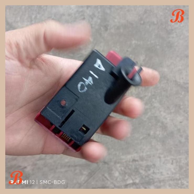 | SMB | HANDLE TUAS BUKAAN KAP CAP MESIN MERCY A140 ORIGINAL COPOTAN