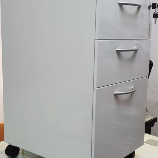 

Lemari Laci Besi 2 Laci 1 Laci File Warna Putih Ada Roda Serbaguna