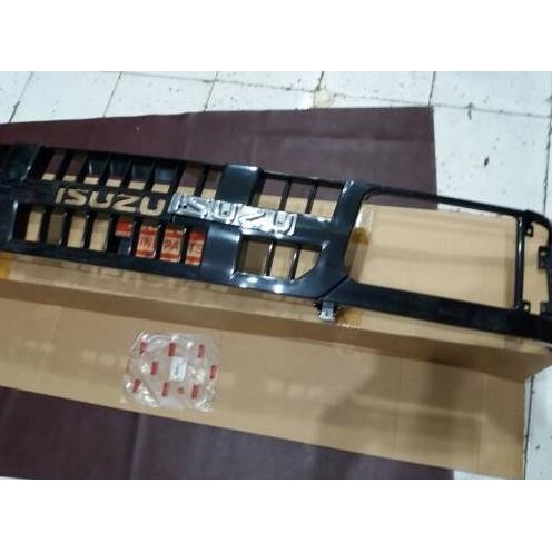 GRIL PANTHER 2.5 KOTAK ASLI + EMBLEM ISUZU ASLI DISKON