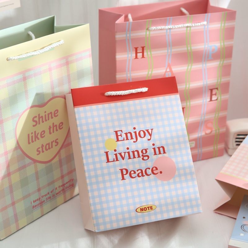

Kreatif Penyimpanan Sederhana Hadiah Tas Kertas Kraft Besar untuk Ulang Tahun dan Liburan
