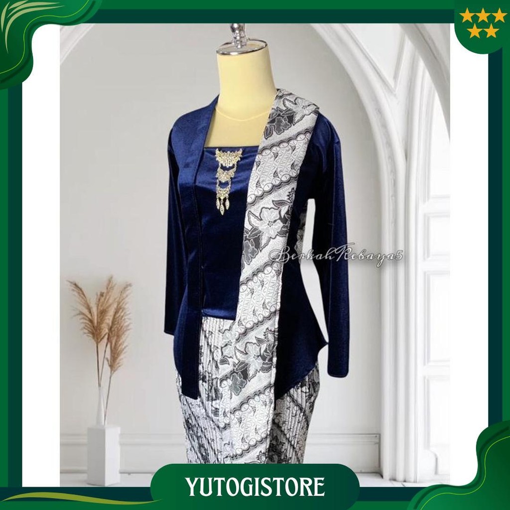 Setelan Kebaya Kutu Baru Bludru Navy / Kebaya + Selendang + Jarik Motif Parang Kusumo Ori