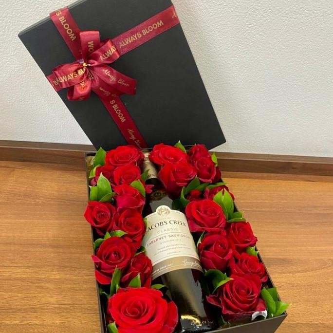 

WINE & FLOWER BOX/BUKET MAWAR DAN WINE/KADO GIFT HADIAH ANNIVERSARY Terlaris