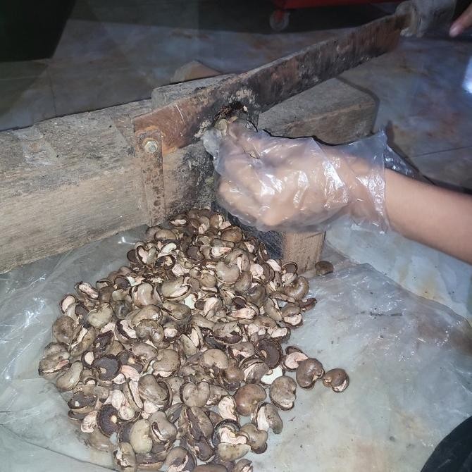 

(Good) kacang mente goreng pecah campur 250 gr