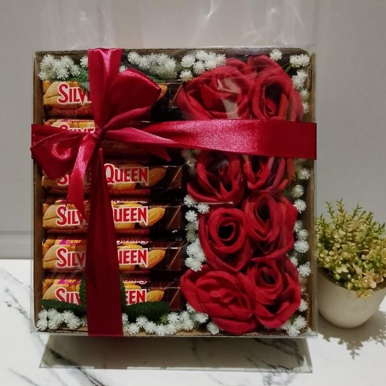 

To94 Hampers Coklat Silverqueen Flower Bloom Box kado ulang tahun valentine aniversary graduation wisuda permintaan maaf hadiah Sale
