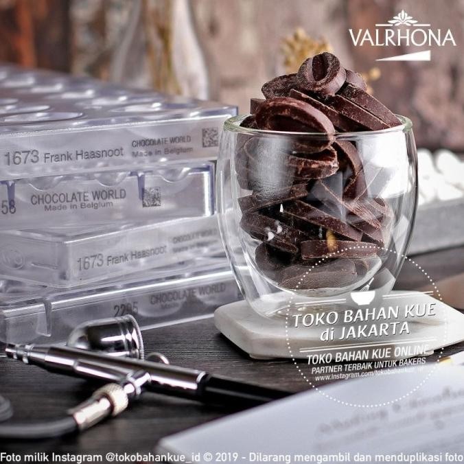 

Promo Valrhona Caraibe 66% Dark Chocolate Couverture 1Kg Repack Cokelat