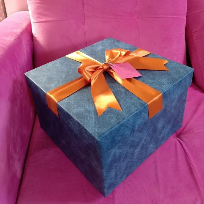 

Kotak kado / kotak goft / box kado ukuran 25,5x24,5 tinggi 14cm murah