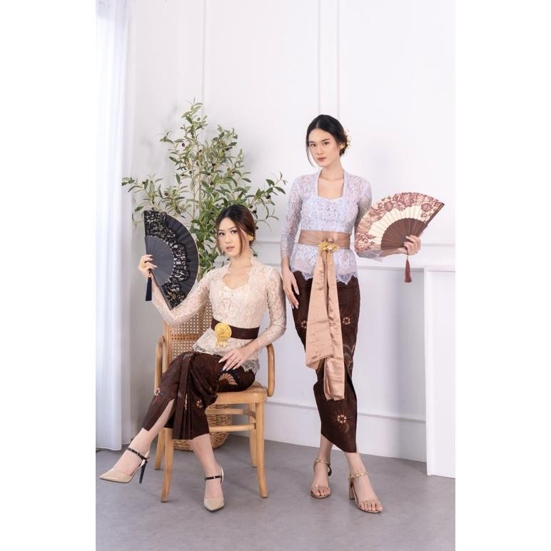 ''Terlaris" Kebaya Jadi Gendhis By Yuli Kebaya Bali | Kebaya Bali Swaroki Mix Chantilly Kebaya Konda