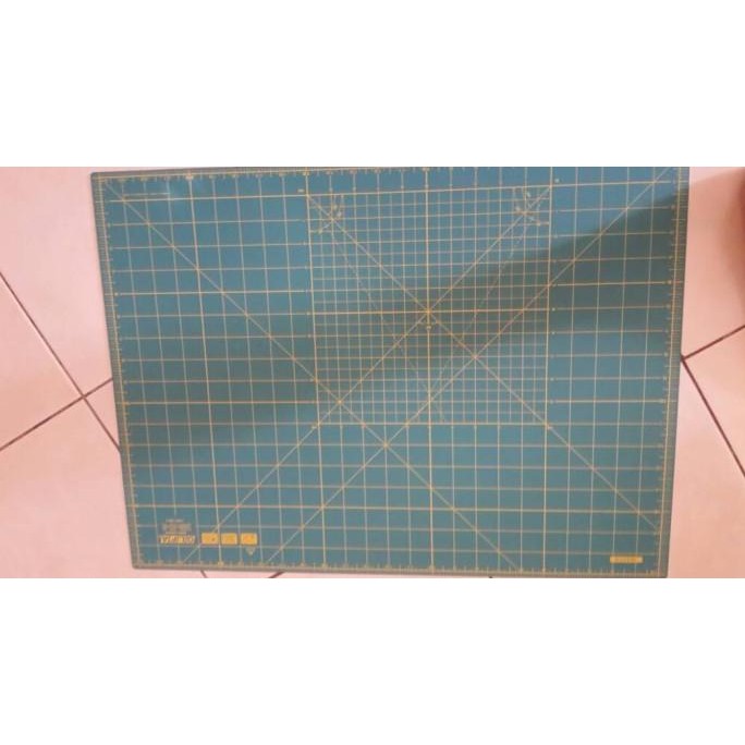 

OLFA CUTTING MATT RM-IC-S 24"X18