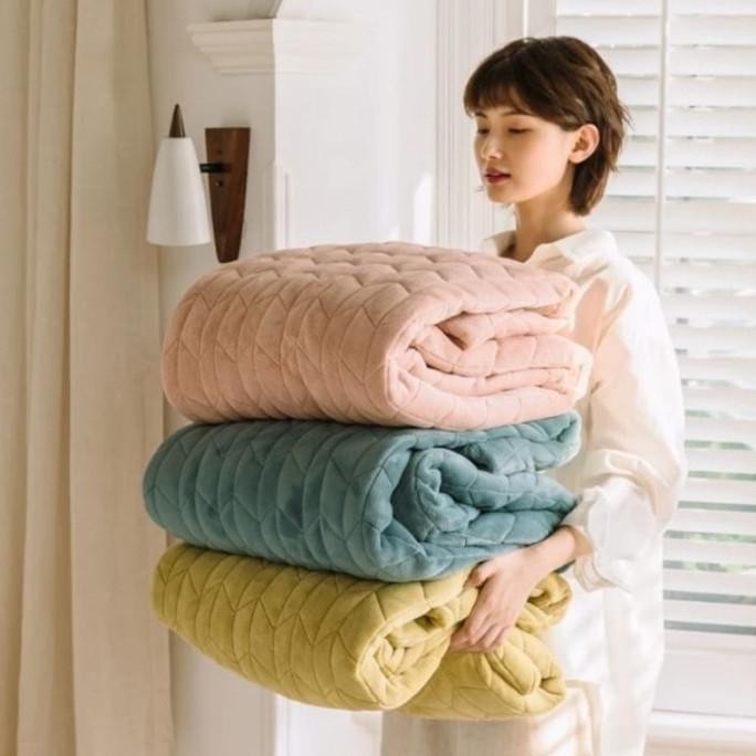 Sale Selimut Emboss Motif Polos Halus Lembut Tebal  Ukuran 150Cm & 180Cm