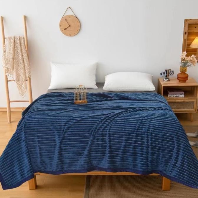 Promo Selimut Bulu Uk 150 X 200Cm Standar Motif Salur Timbul Polos