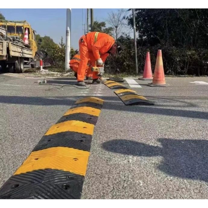 Terjangkau Rubber Speed Bump / Speed Bump / Polisi Tidur Karet 100355