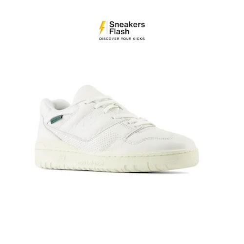 NEW BALANCE 550 Sea Salt Nightwatch Green Sepatu Sneakers Pria - BB550PWT - Size 44