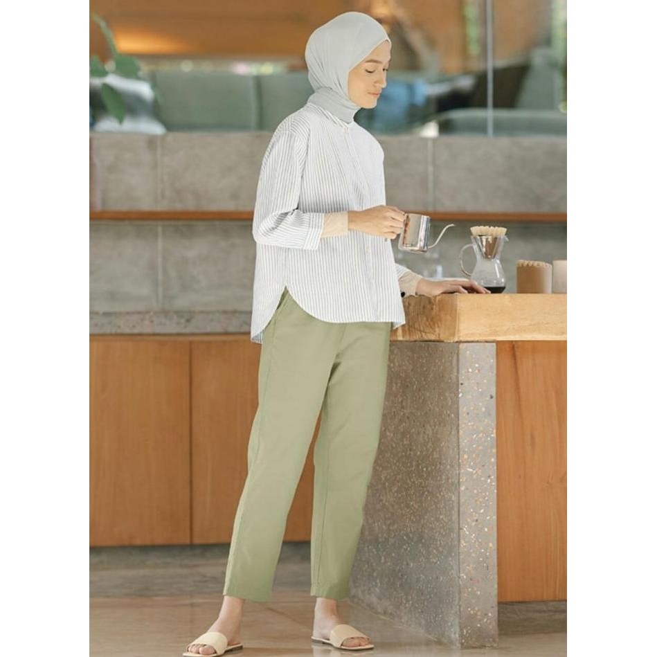 UNIQLO WOMEN CELANA RELAX KATUN ANKLE