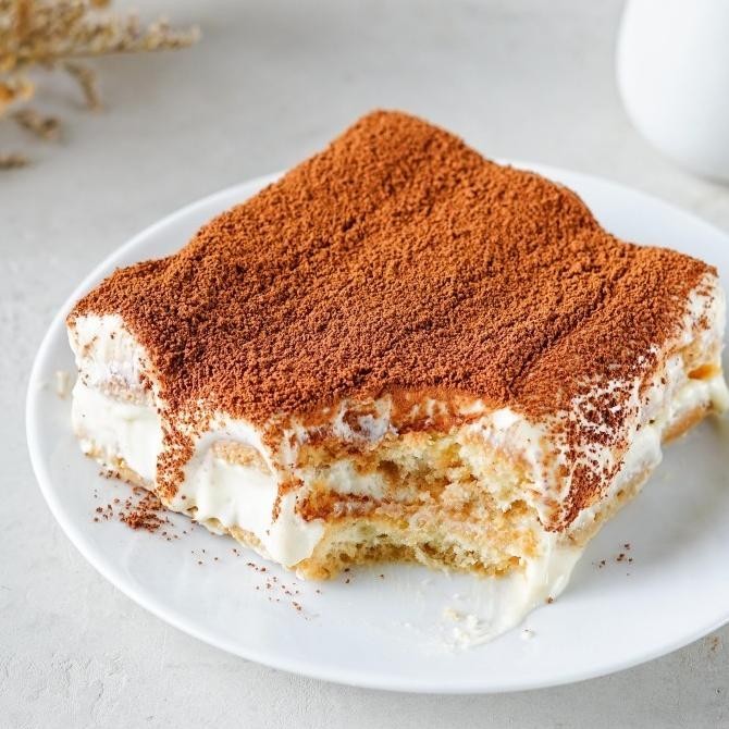 

Hamper Lebaran Tiramisu Cake Dessert Box . Parsel ramadhan / Parcel Idul Fitri / gift ramadan