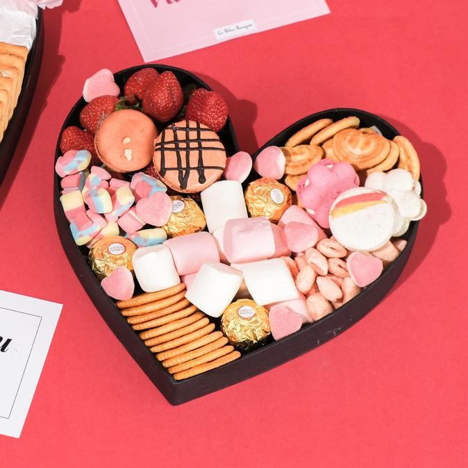 

Grosir Heart Valentine Platter | Cheese Platter Charcuterie Board By Le Bliss Valentine Hamper Gift