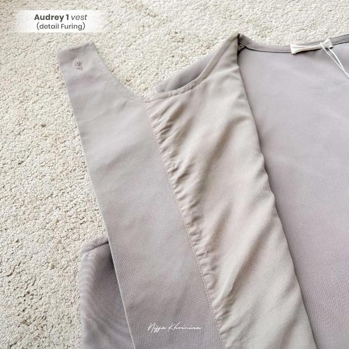 BYNISSA-AUDREY VEST-OUTER-CARDIGAN-ROMPI-OUTERWEAR-PAKAIAN WANITA-FASHION MUSLIM-FASHION WANITA-HANG