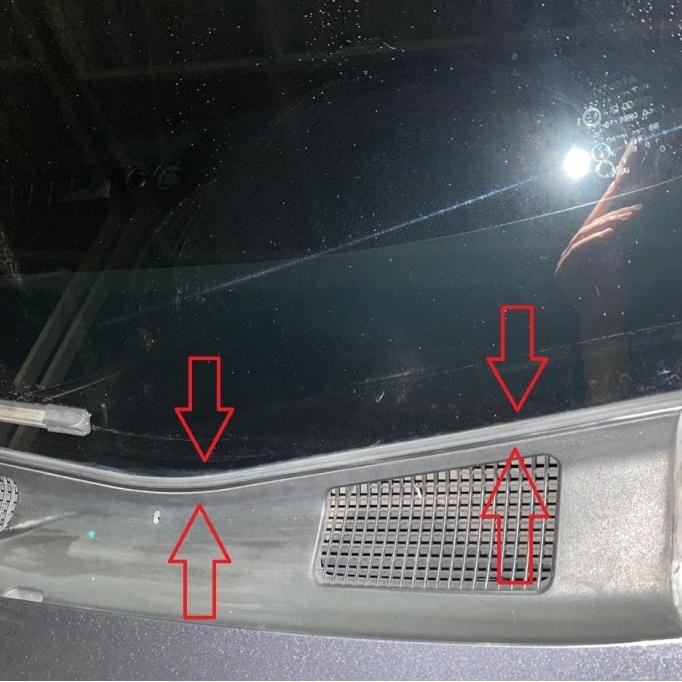 Karet List T Bawah Kaca Depan Mobil Universal