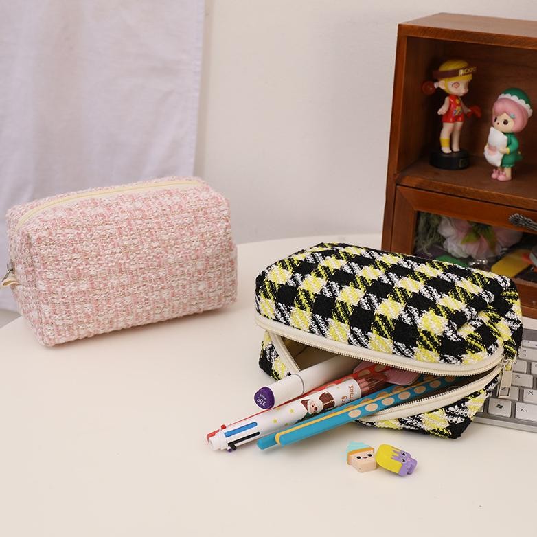 

ORIGINAL Lucy Pouch - Tempat Pensil Alat Tulis Bulu Pouch Make Up Mini Aesthetic Import PC002 TR24