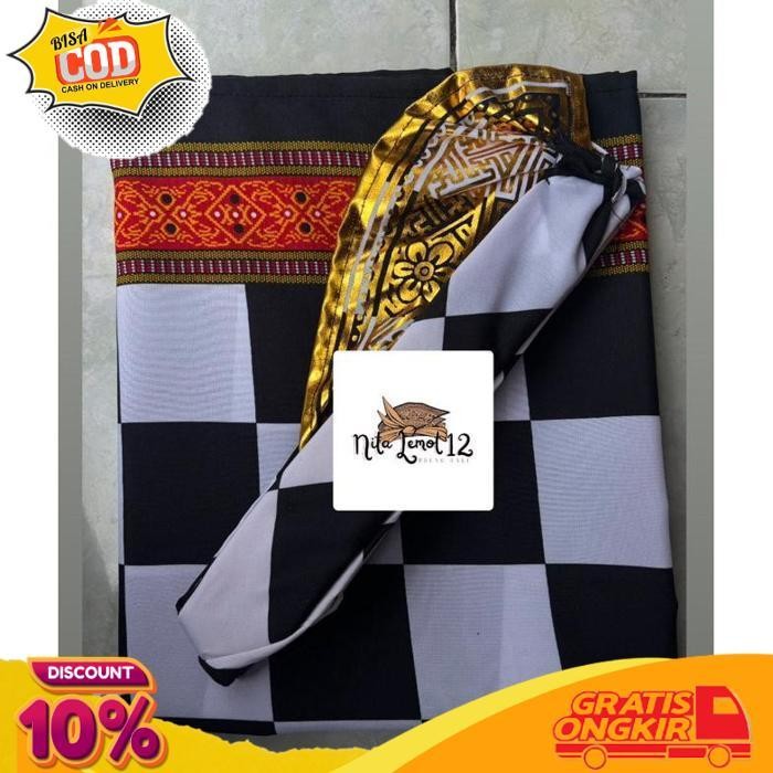 today sarung / kamen lembaraan kotak hitam putih