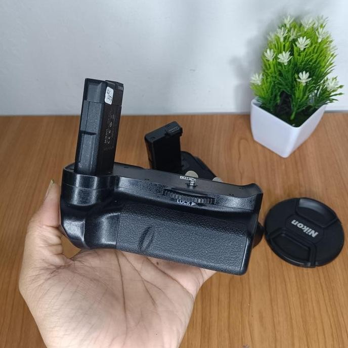 Batre Grip Nikon D5300/D5200/D3400 Battery Grip New Stok