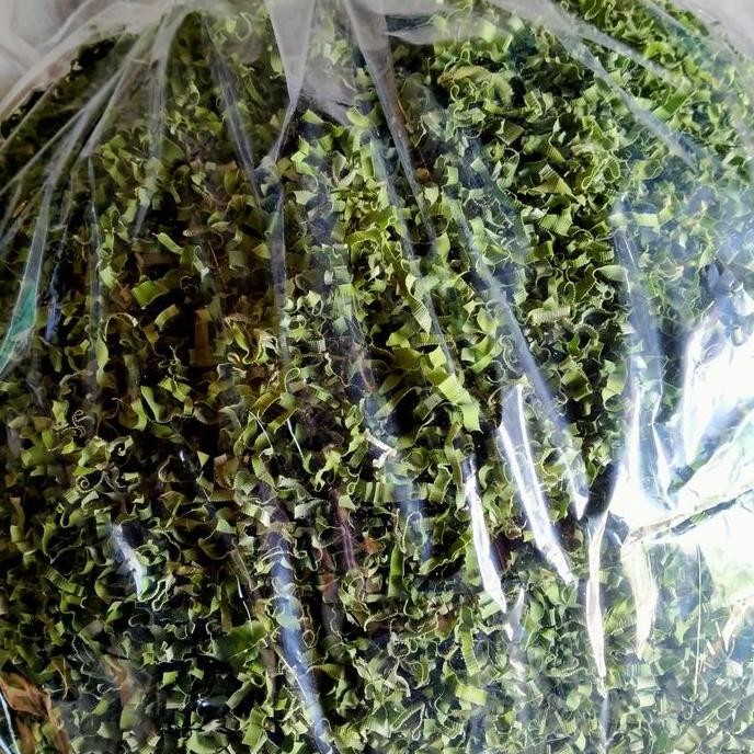 

HIW DRIED PANDANUS/PANDAN KERING(pandan wangi,iris halus,kering,500gr