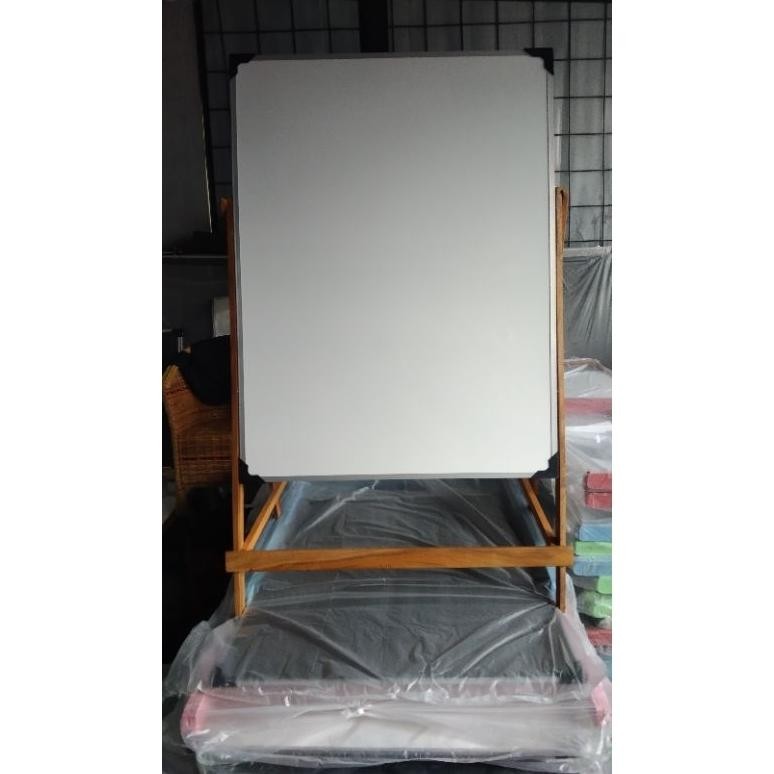 

READY PAPAN TULIS WHITEBOARD PLUS KAKI KAYU JATI 6080 NON LACI