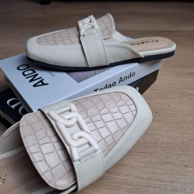 Sepatu Flat Shoes Wanita Hitam Kekinian BT-017