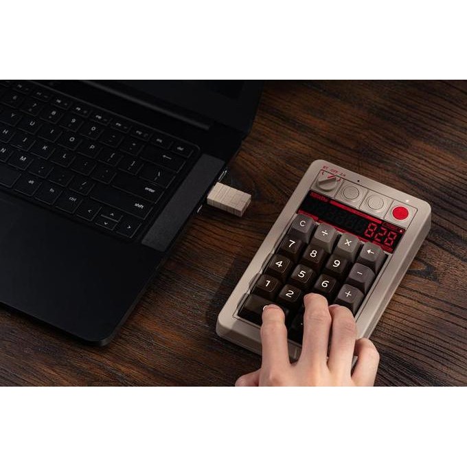 

8BitDo Retro 18 Mechanical Numpad / Calculator Berkualitas