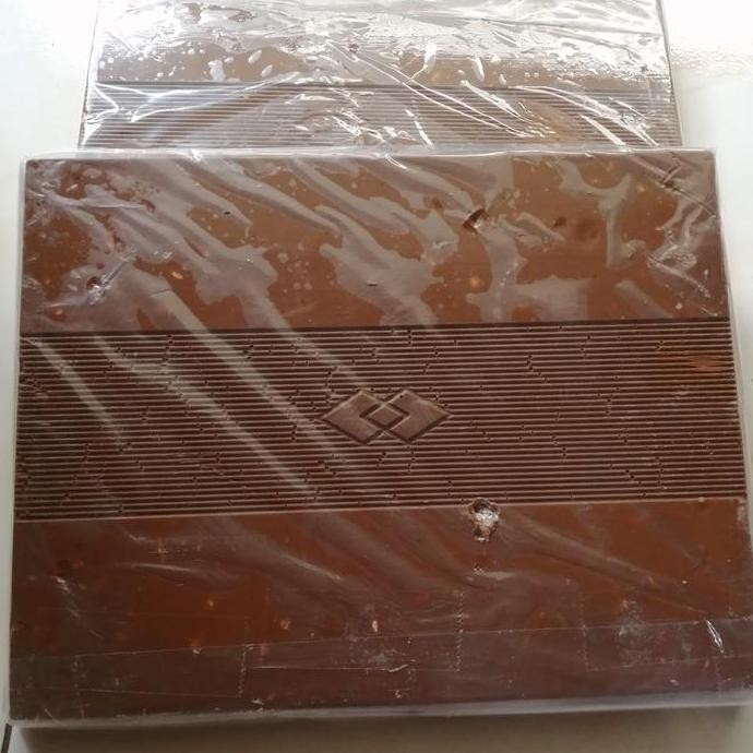 

Coklat Silverqueen Blok 1 Kilogram Cokbar Kualitas No.1