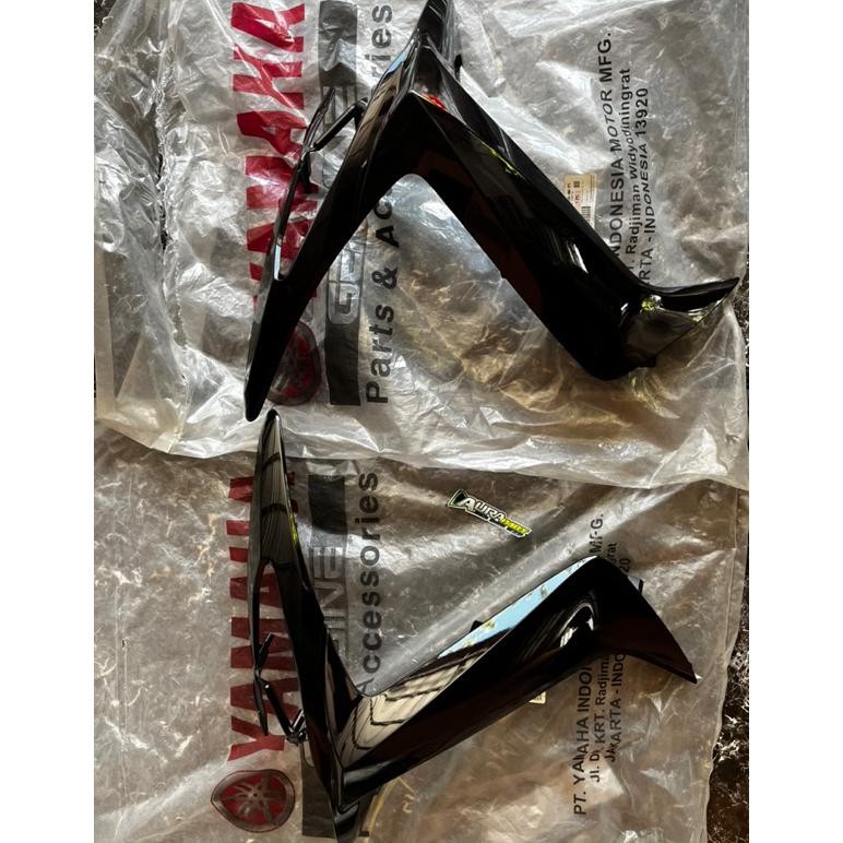 Body Cowling Xeon Karbu Tebeng Tameng Sayap Luar Depan Original Yamaha Genuine Parts 44D-F835U-00-P1