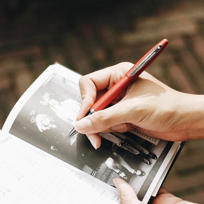 

Sheaffer VFM Red Excessive Red Rollerball Pen Kualitas Original