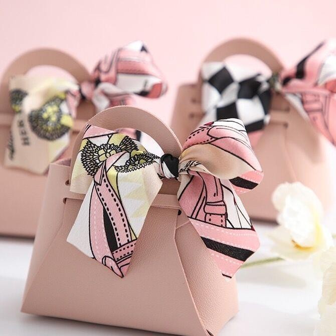 

Tas Souvenir Bahan Kulit Goodie Bag Leather Goodie Small Bag Tas Hadiah Souvenir Hampers Tas Wedding Sngjit Natal Imlek Lebaran Hadiah